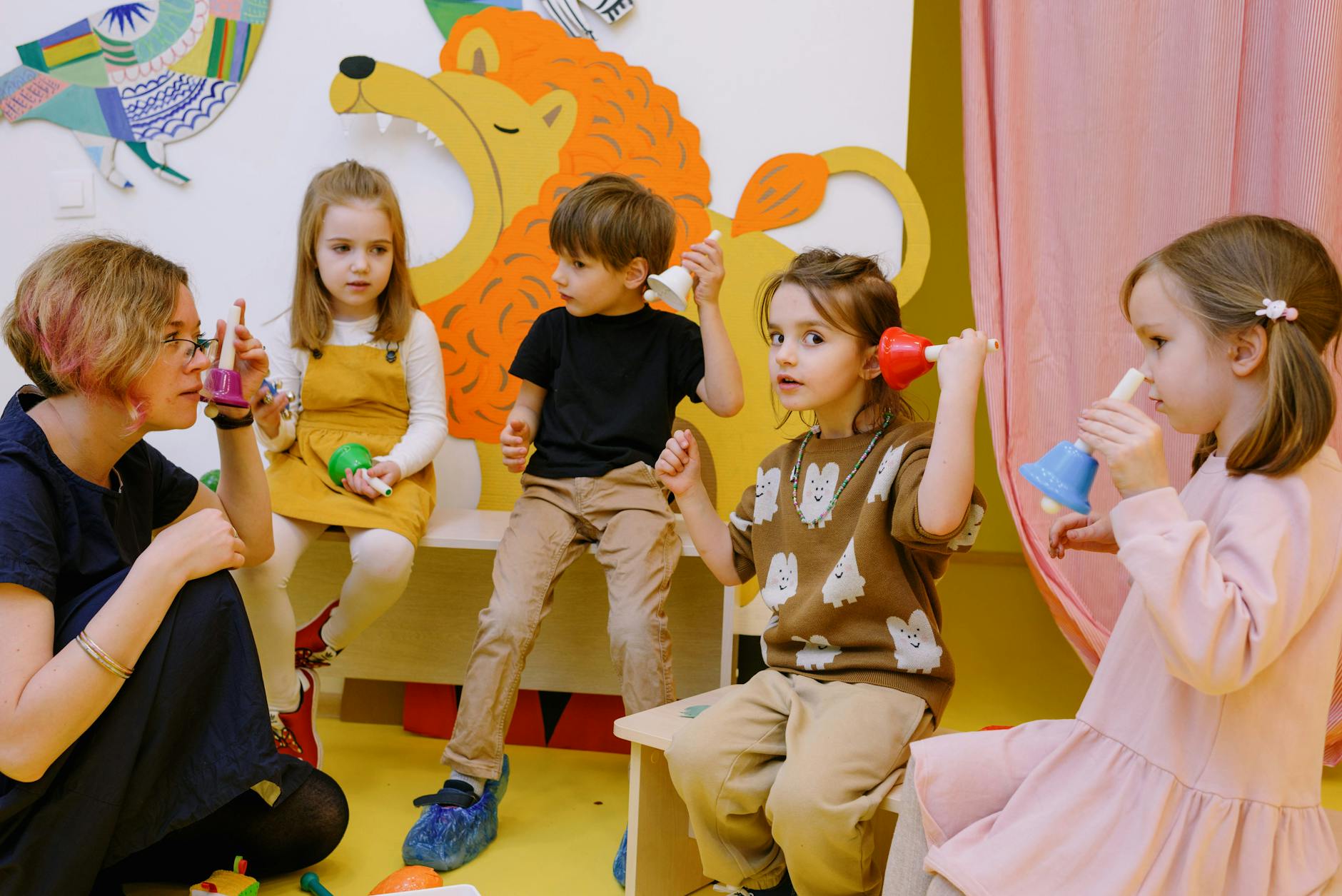 Kinder in der musikalischen Früherziehung